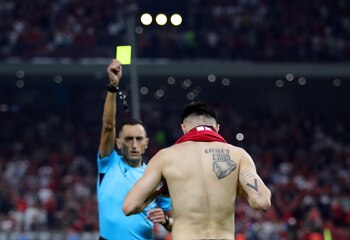 Sánchez Martínez saca una amarilla