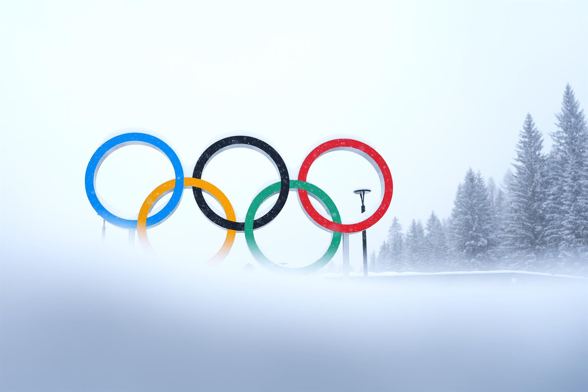 Anillos olímpicos en la sede italiana de los JJOO de invierno.