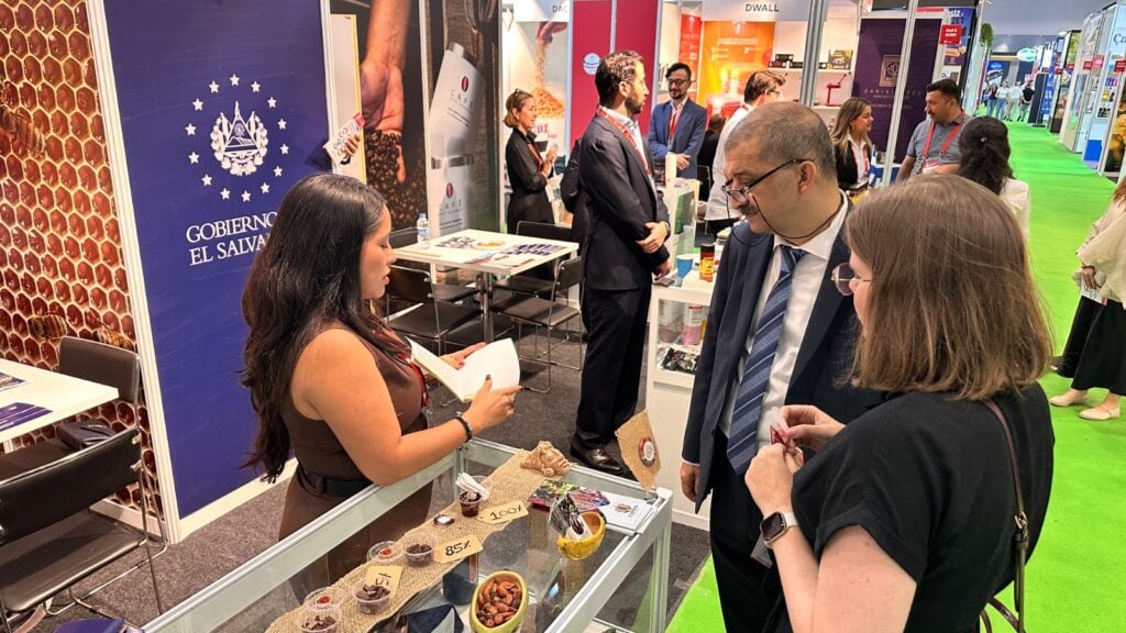 El evento congregó a centenares de expositores y facilitó contactos para industrias locales, en una agenda de cuatro días con acercamientos a comercializadoras, distribuidores, cadenas de supermercados, importadores y representantes del sector HORECA. (Foto cortesía Ministerio de Relaciones Exteriores)