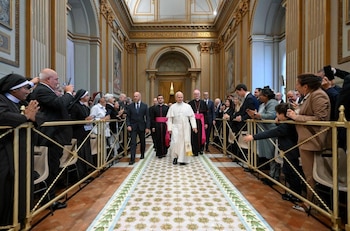 El papa León XIV en la actividad que desarrolló hoy en Roma, antes de la confirmación de la intervención pulmonar