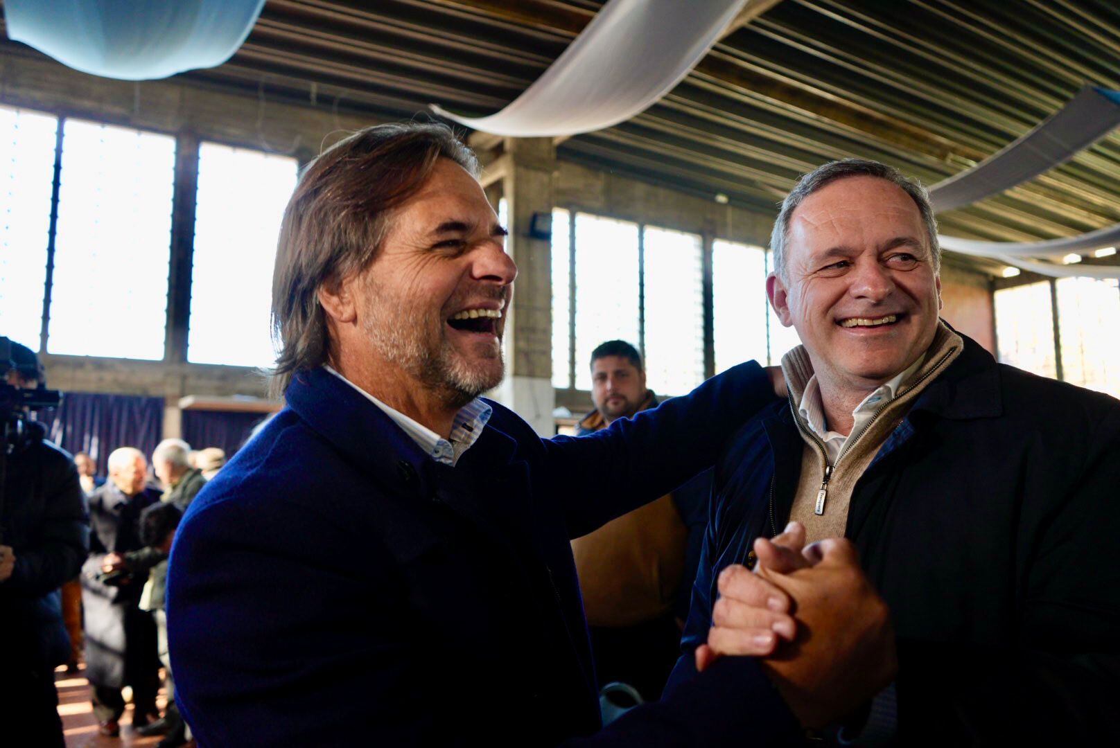 El ex presidente Luis Lacalle Pou junto al electo presidente del Partido Nacional, Álvaro Delgado (@PNacional)