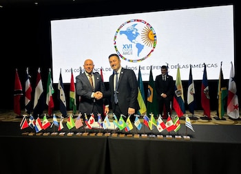 Los ministros de defensa, Gian