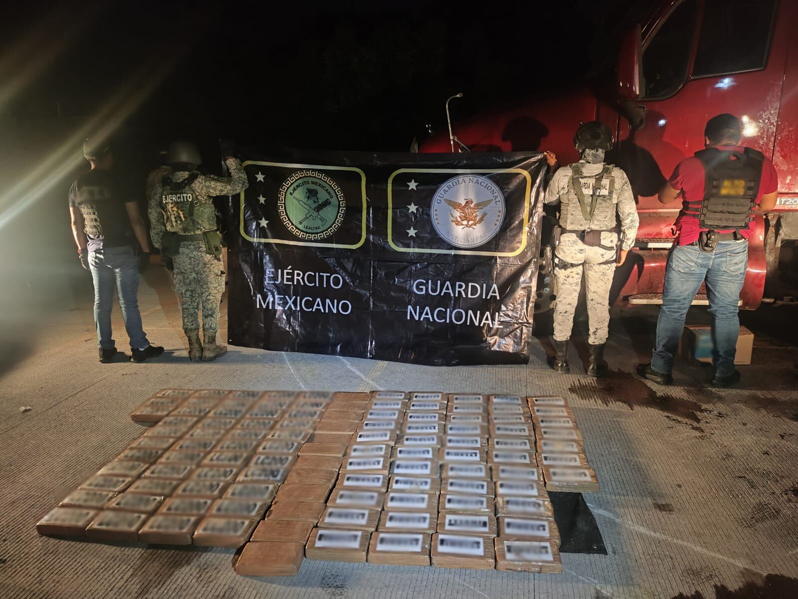 Los paquetes asegurados (Guardia Nacional)