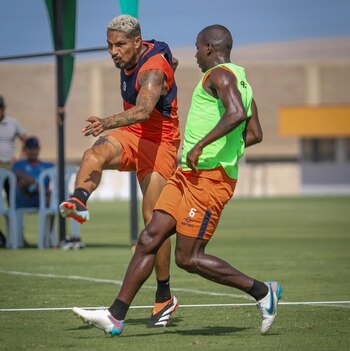 Paolo Guerrero entrenó con César