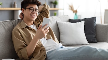 Los chatbots de IA atraen a adolescentes estadounidenses con diversión, romance y peligros ocultos