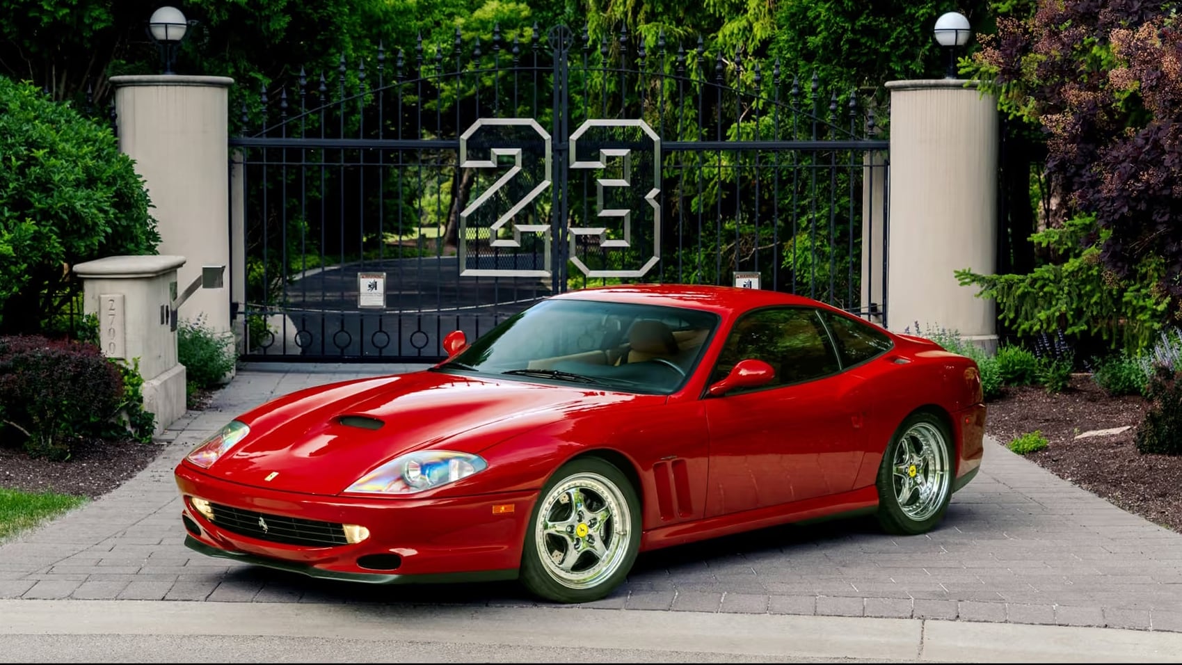 Una Ferrari 550 Maranello de 1997 que perteneció a Michael Jordan se vendió por USD 2,7 millones en una subasta