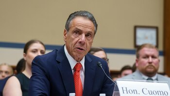 Exgobernador Cuomo 'resucita' como favorito