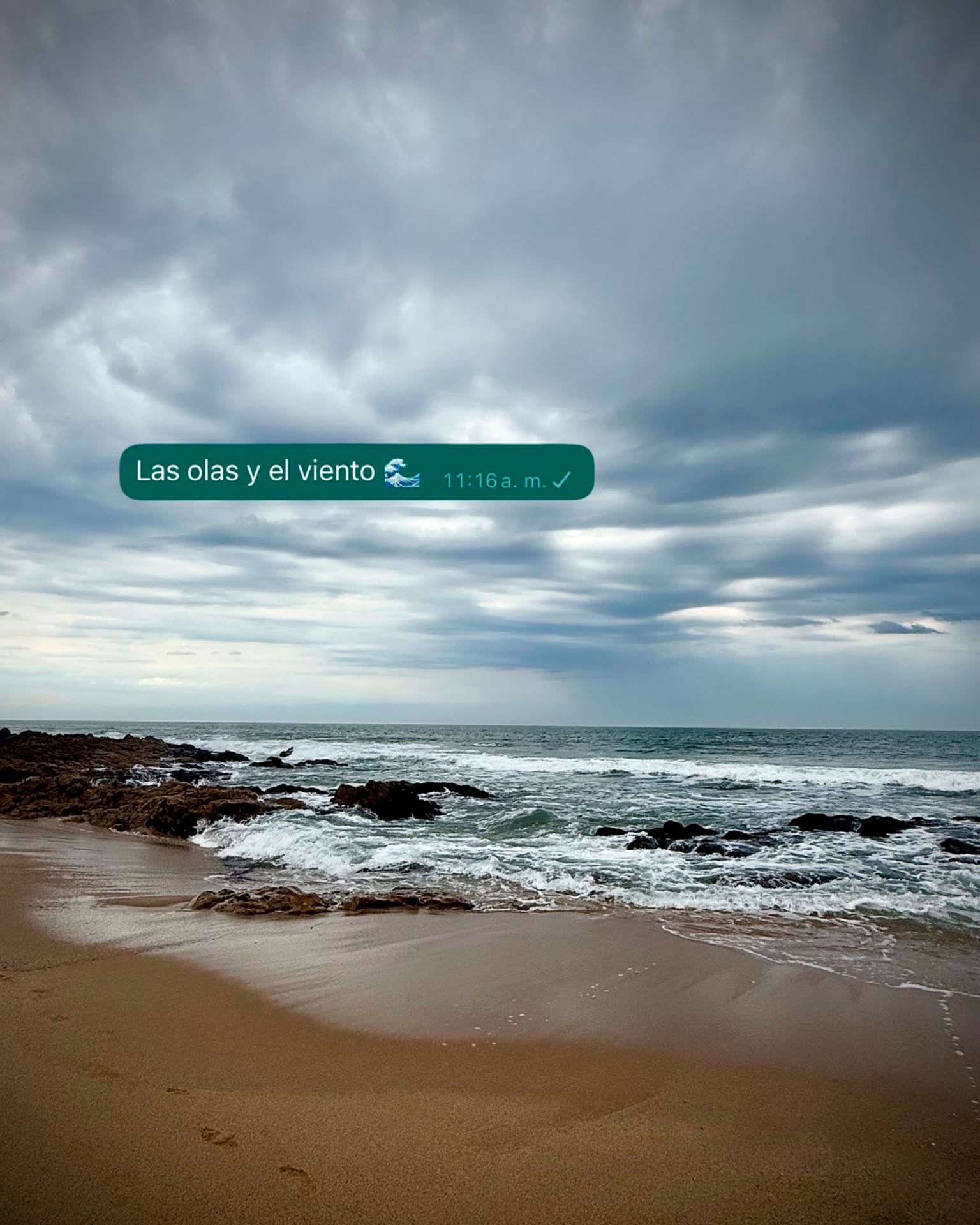 Durante sus días en la ciudad uruguaya, el movimiento de las olas capturó la atención de la conductora