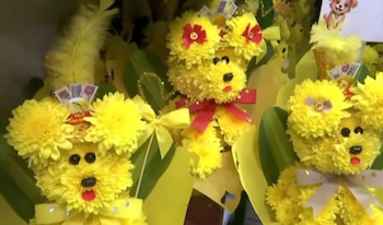 Las flores amarillas no solo