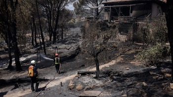 Tres incendios forestales afectan a la Comunidad con confinamientos, desalojos y carreteras cortadas