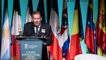 Edmundo González celebra la liberación