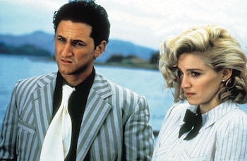 Aventuras en Shanghai reunió en 1986 a Sean Penn y Madonna en el apogeo de su relación y convirtió el set en un foco de tensión pública (PHOTOS12)