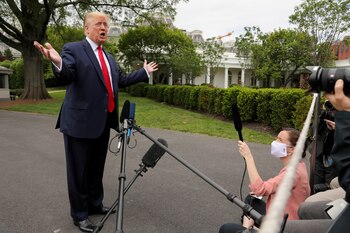 Donald Trump brinda declaraciones a