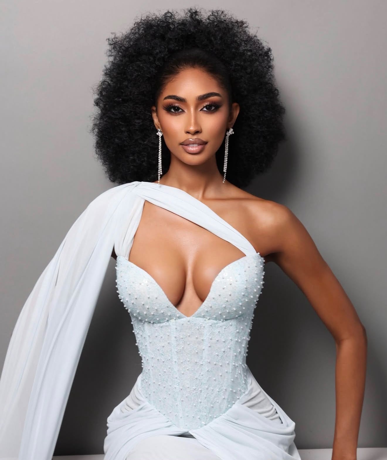 Jasmine Blandford lució su afro natural en una sesión de fotos previa a Miss Universo 2026 en Puerto Rico. (Foto: redes de Jasmine Blandford)