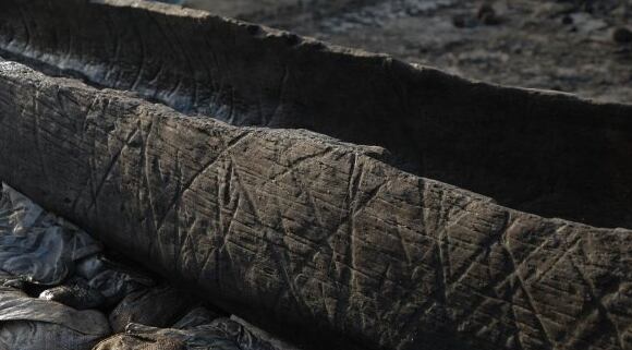 Las canoas reflejan la destreza de antiguos constructores, que adaptaron distintas especies y tamaños de tronco a las necesidades de navegación de su época (Cambridge Archaeological Unit)