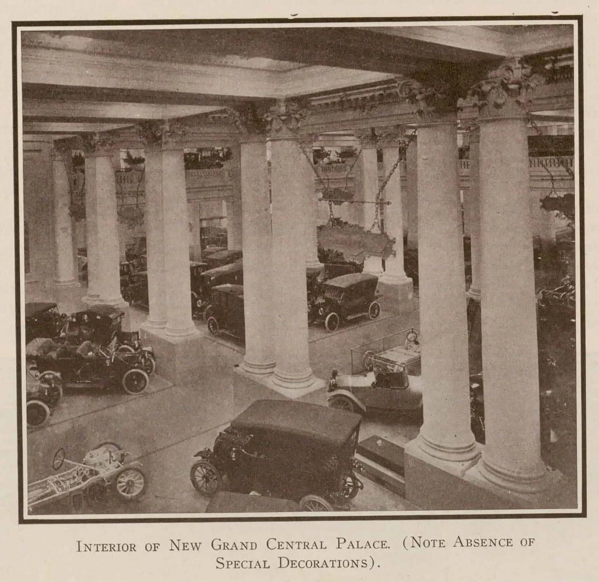 Inaugurado en 1911, el palacio albergó exposiciones sobre, entre otras cosas, automóviles, aviación y construcción