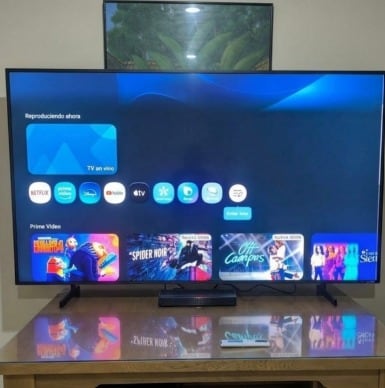 Para una persona que vive en arriendo la única opción viable de instalación es a través de los soportes de pie. (Foto: Samsung)