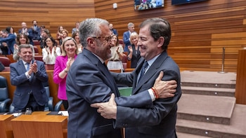 Feijóo felicita a Mañueco por lograr "por tercera vez consecutiva" la presidencia de Castilla y León