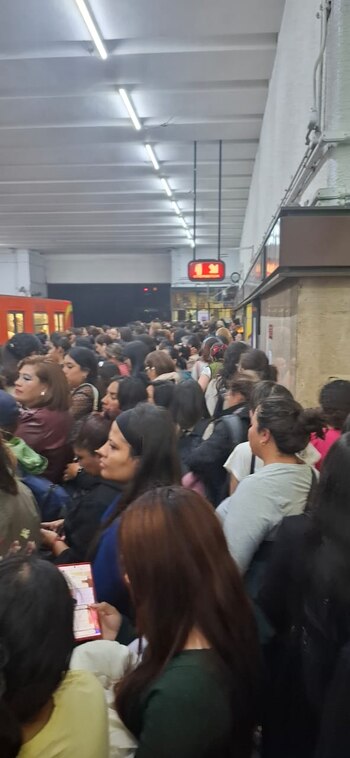 Aglomeraciones en Línea 9 del