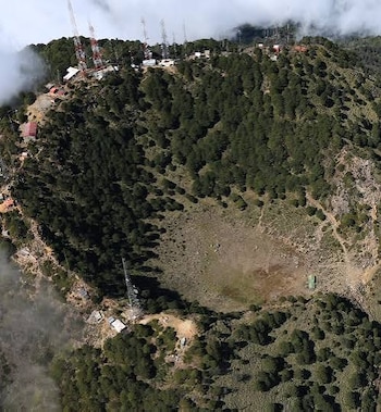 Una iniciativa de ley busca declarar Reserva de Uso Múltiple al Volcán de Agua para conservar sus recursos naturales.