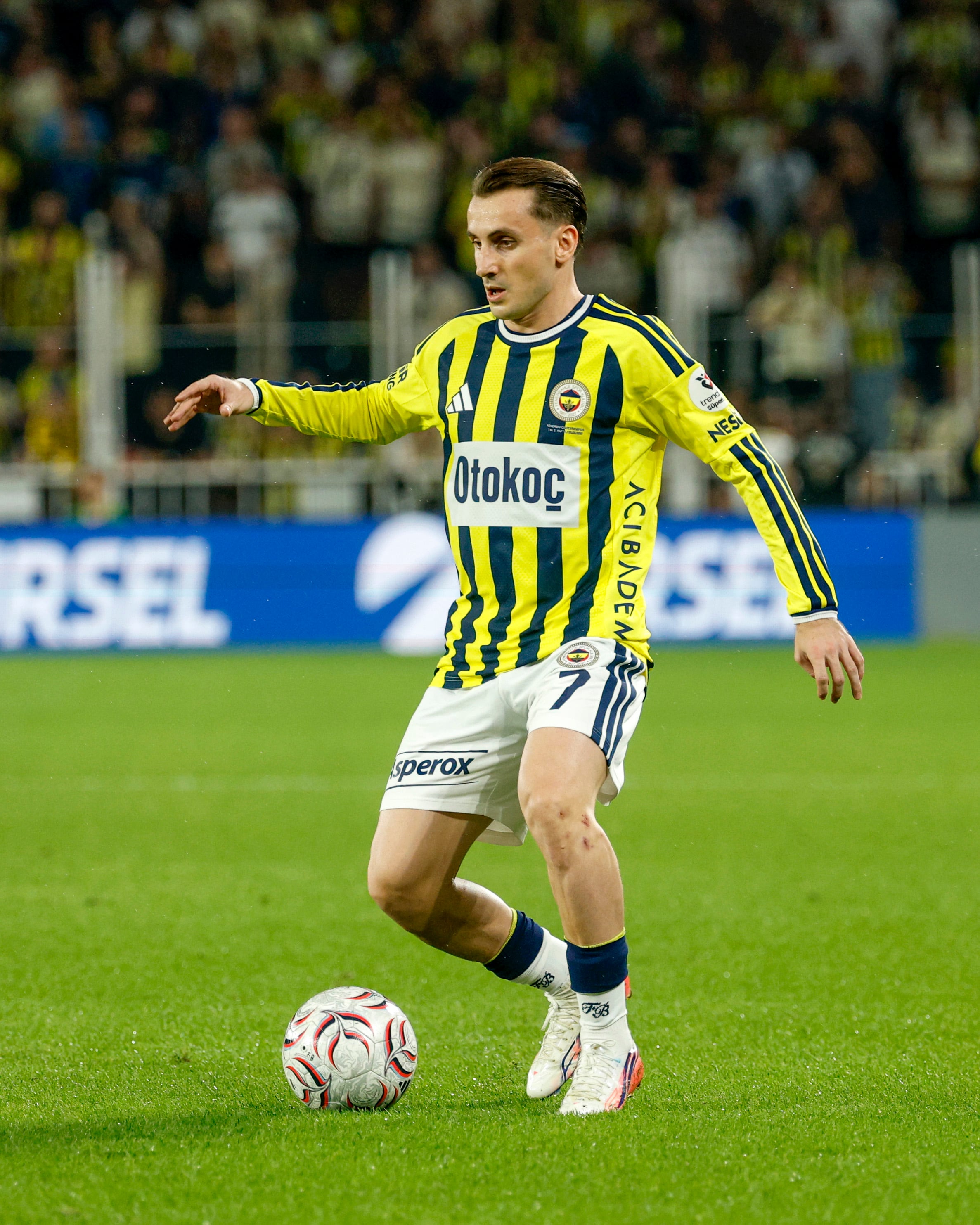 Kerem Aktürkoğlu sufrió un traumatismo craneal en el entre Fenerbahçe y Konyaspor por la liga turca (@Fenerbahce)