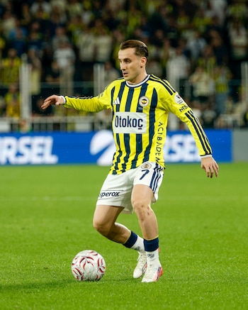 Kerem Aktürkoğlu sufrió un traumatismo craneal en el entre Fenerbahçe y Konyaspor por la liga turca (@Fenerbahce)