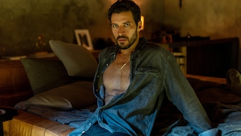 Leandro Lima como Marco. La