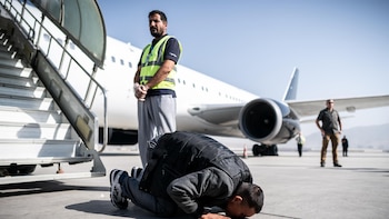 Alemania confirma una nueva deportación de 22 migrantes afganos a Kabul