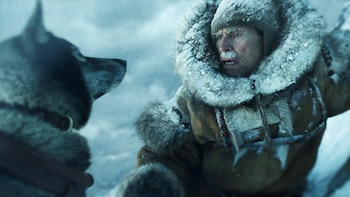 Willem Dafoe interpreta al musher