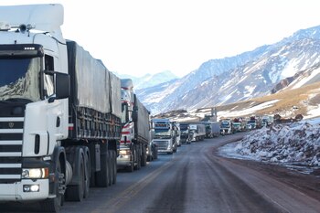 Hay 250 camiones documentados esperando