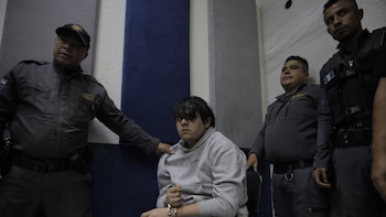 Ligaron a proceso por parricidio al hijo del ex viceministro asesinado con arma blanca en Guatemala