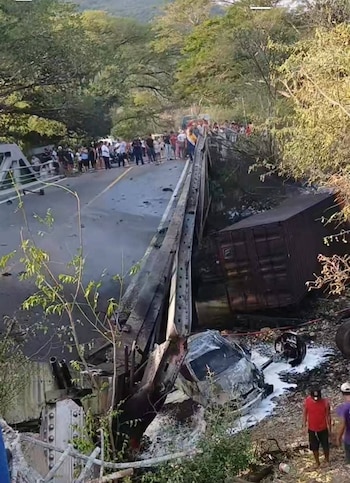 El colapso del puente El Güijo en la ruta al Atlántico interrumpió el corredor hacia el Caribe y obligó a recomendar rutas alternas por El Rancho, El Jícaro, La Fragua y Teculután.