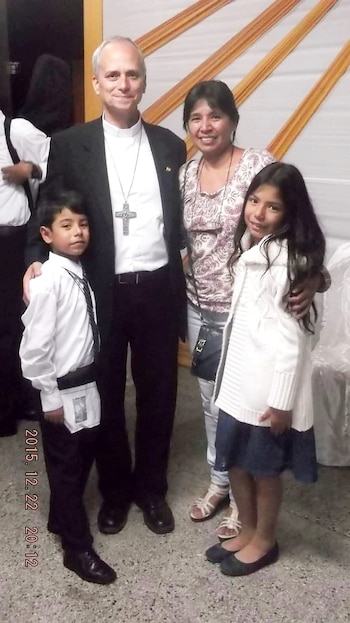 El acólito más joven de Chiclayo, elegido por el hoy Papa León XIV, estudia Derecho con Beca 18