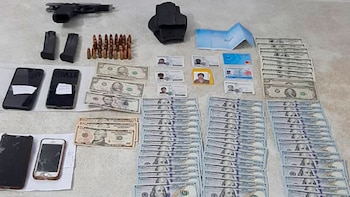 Material secuestrado: plata y celulares.