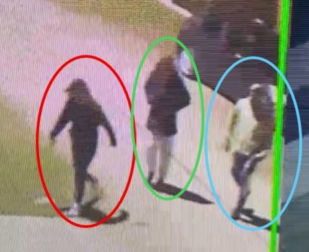 Más imágenes de los ladrones, según la investigación