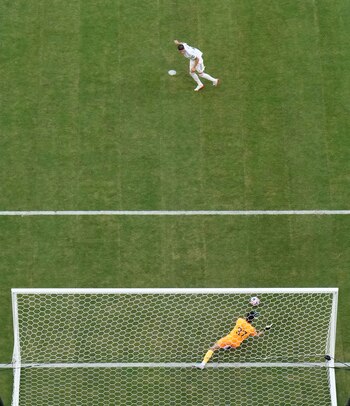 La atajada de Bono al