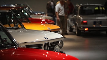 El arte de conservar el tiempo: la cultura de los autos clásicos y antiguos que rueda por Bogotá