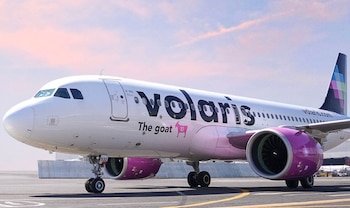 El cese de estos servicios responde a la carga impositiva actual, la cual encarece el producto final y obstaculiza la posibilidad de mantener tarifas asequibles en los vuelos programados desde y hacia el país centroamericano. Fuente: Volaris