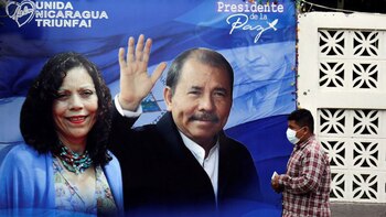 Un afiche de campaña de