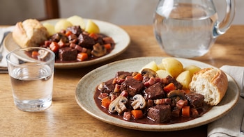 Receta de estofado francés con panceta y champiñones, rápida y fácil