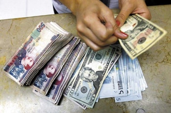 El dólar superó este viernes la barrera de los L27 en su precio de venta en Honduras. (FOTO: La Tribuna)