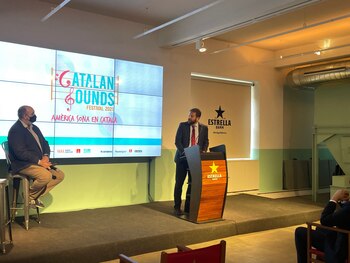 02-09-2021 El director de Ràdio Amèrica Barcelona, Germà Capdevila (i), y el secretario de Acción Exterior del Govern, Gerard Figueras (d), durante la rueda de prensa en la fábrica de Estrella Damm.
El grupo Roba Estesa abrirá el festival con un concierto en la Diada
CULTURA