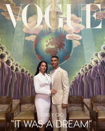 Logo Vogue. Cristiano Ronaldo y Georgina Rodríguez de pie frente a un mural con globo terráqueo y figuras. Sillas de madera. Texto Cris y Gio y "It was a dream"