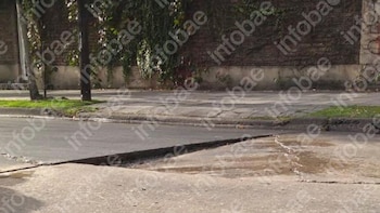 Cayó de la moto por un “pozo a cielo abierto” en el pavimento, le hizo juicio a la municipalidad y cobrará casi $12 millones