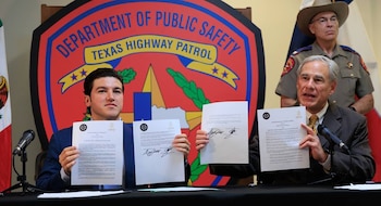 Los gobiernos de Nuevo León y Texas acuerdan medidas conjuntas para fortalecer la seguridad en su frontera y facilitar el tránsito de transportistas de carga por el Puente Colombia hacia Laredo. El plan contempla puntos de revisión en territorio mexicano para frenar tráfico ilegal y reducir inspecciones en el lado estadounidense.(https://www.nl.gob.mx/es/boletines/firman-nl-y-texas-acuerdo-historico-que-beneficiara-paso-de-transportistas-en-puente)