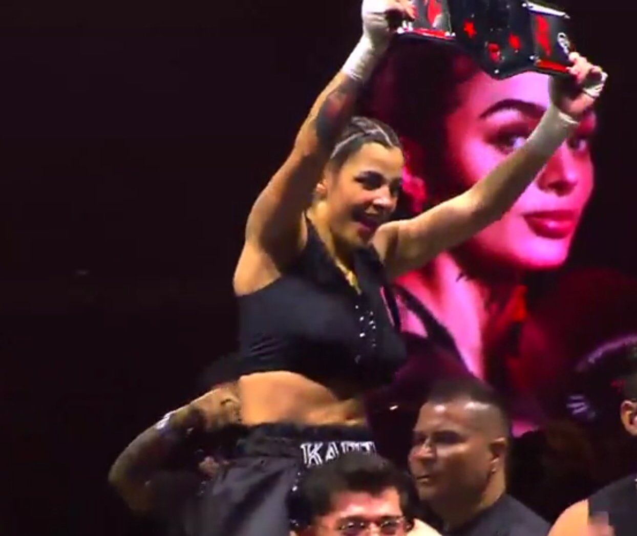 Karely Ruiz debuta con victoria en el ring durante Stream Fighters 4 en Bogotá. (captura de pantalla)