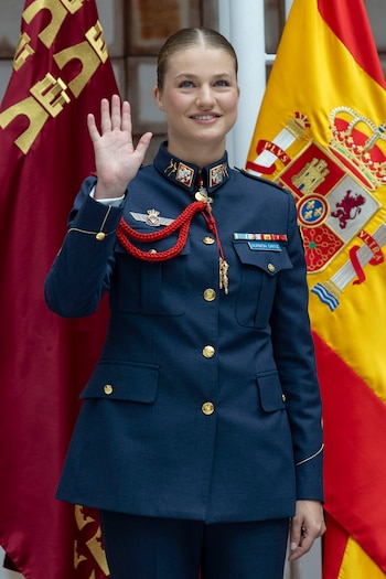 La princesa de Asturias, Leonor de Borbón Ortiz, tras recibir la medalla de oro de la Asamblea Regional de Murcia, este miércoles en el parlamento murciano en Cartagena. (EFE/Marcial Guillén).