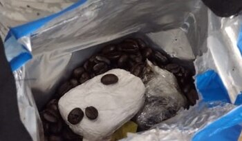 Drogas ocultas dentro de paquete