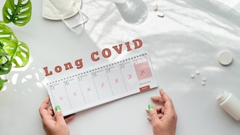 Programa de rehabilitación ayuda a eliminar la 'niebla mental' del COVID prolongado