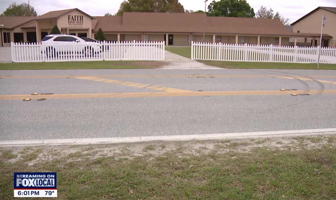 El suceso ocurrió a la salida de un evento comunitario en las inmediaciones de la Faith Baptist Church, en Winter Haven (WTVT/Fox News)